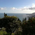 Alojamento de Acomodação e Pequeno-almoço La Bomboniere & 4*